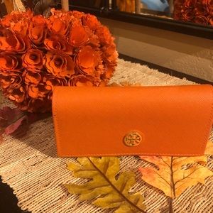 Tory Burch Sunglass case and cloth bag